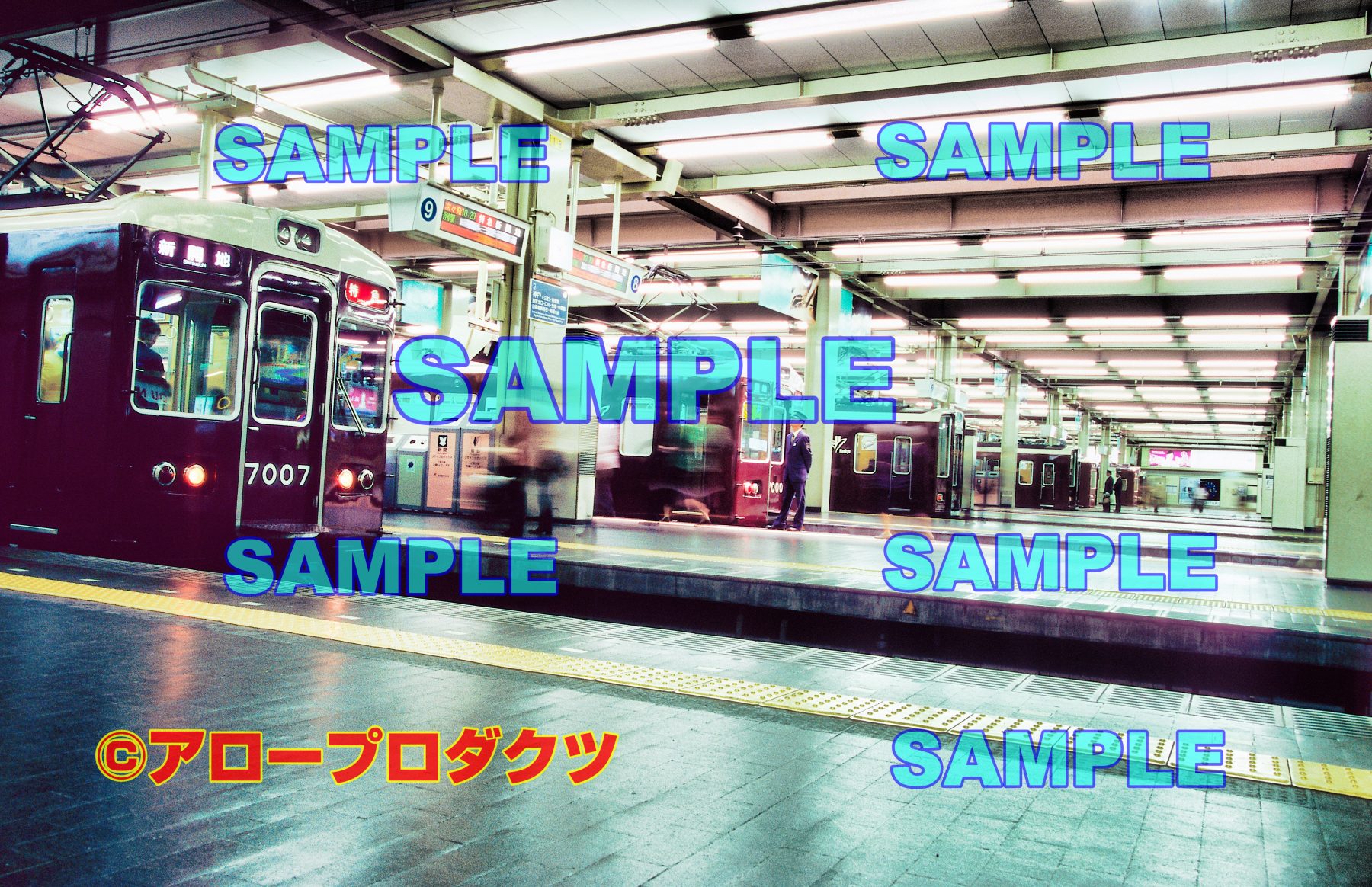 kin0005【ダウンロード画像　阪急梅田駅　朝の駅ホーム】