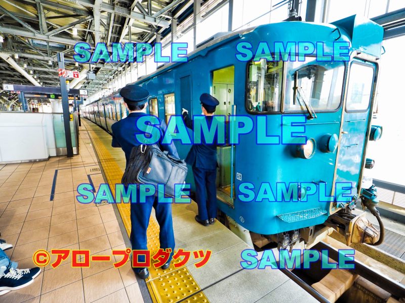 toy0023【ダウンロード画像　あいの風とやま鉄道413系　富山駅にて】