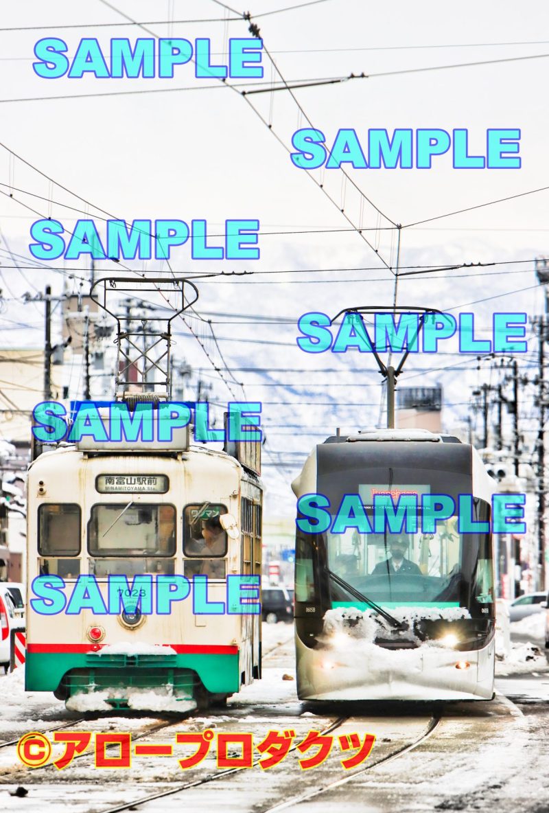 toy0169【ダウンロード画像　富山の市内電車　新旧行き違い】