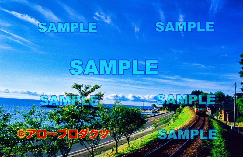 hrk0020【ダウンロード画像　夏の朝ののと鉄道能登線　青空の風景】