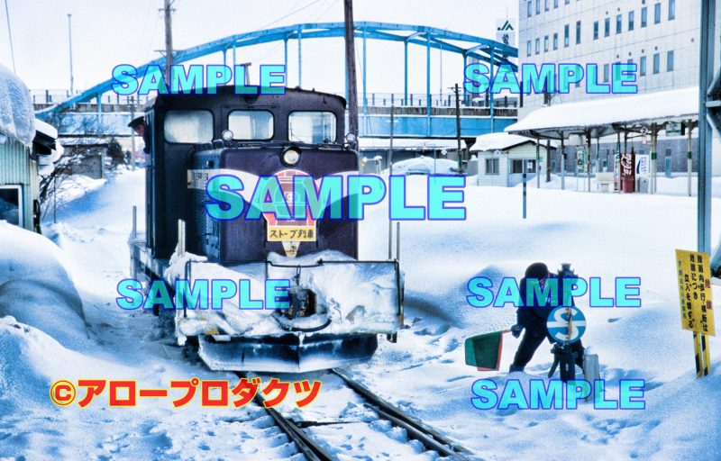 toh0014【ダウンロード画像 津軽鉄道のストーブ列車 機関車を移動のシーン】