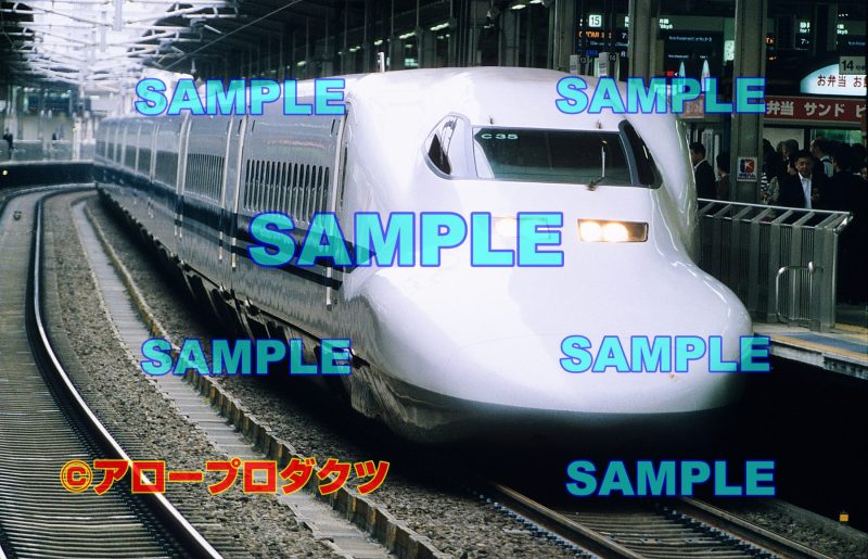 tok0007【ダウンロード画像 東海道新幹線700系 名古屋駅に停車中のシーン】
